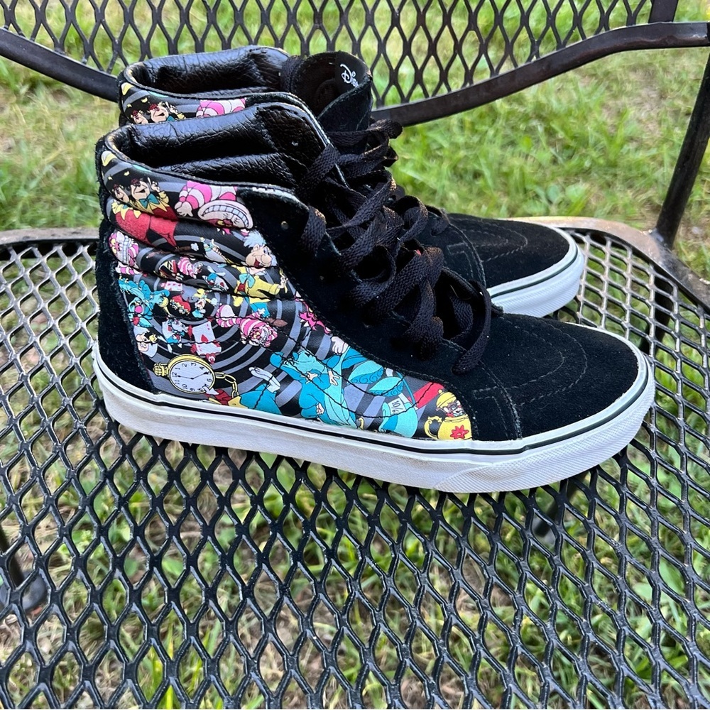 Vans Sk8-Hi Disney Alice in Wonderland High Tops Women’s Size 7